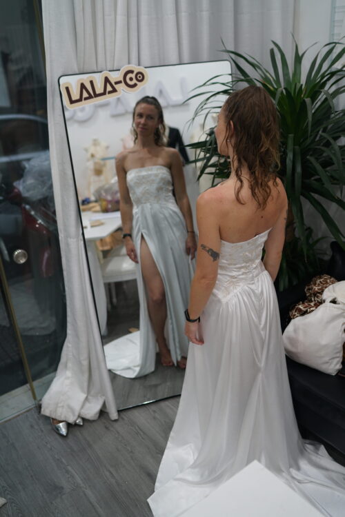 A WEDDING DRESS THAT “UNDERSTANDS” THE BRIDE’S BODY